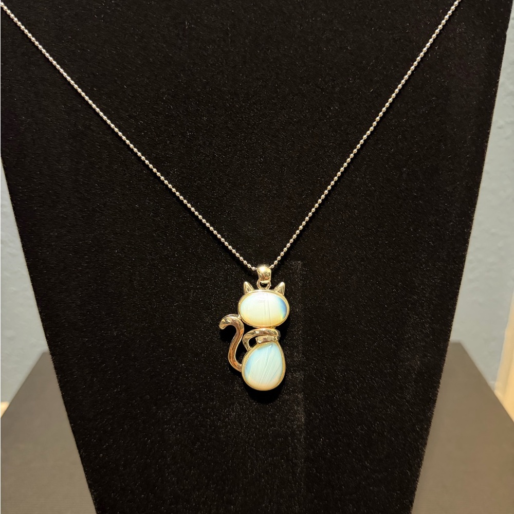 Natural Stone Cat-Shaped Pendant Necklace -
